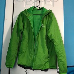 Lightweight Arc’teryx Atom full zip hoodie